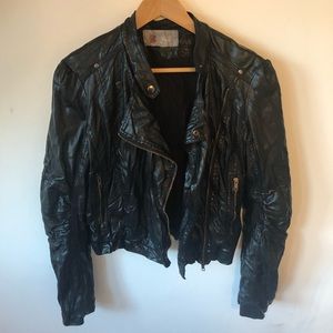 Wrinkled leather jacket with mesh interior lining